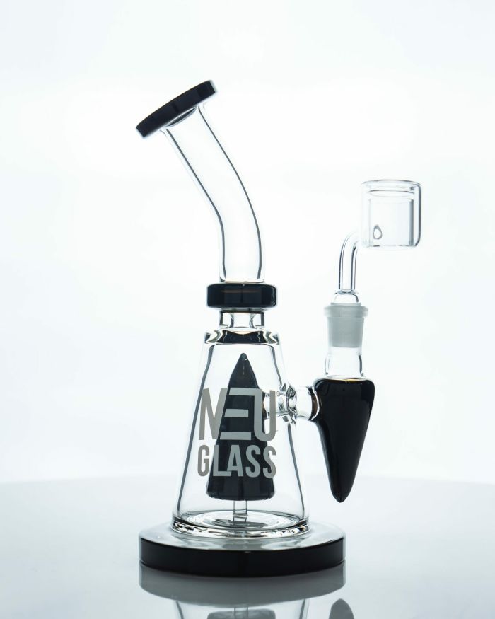 NEU Concentrate Rig Pyramid (8″)